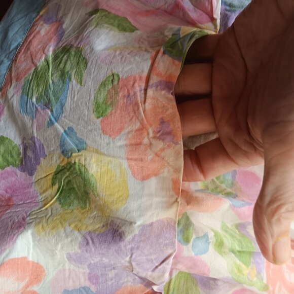 Vintage Floral Half Apron With Pastel Watercolor Design & Pockets - Picture 7 of 7